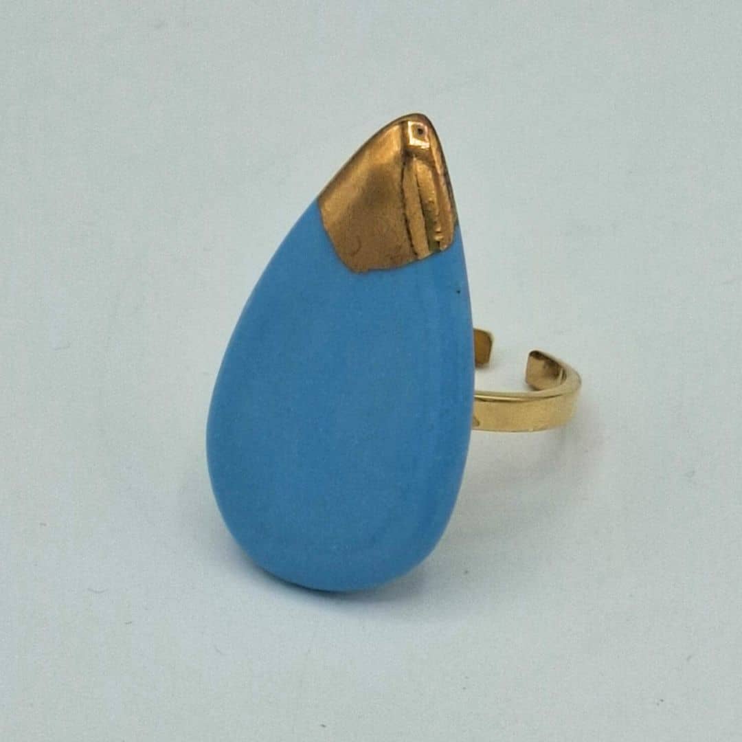 Anillo en porcelana turquesa y oro "Colección lágrima"