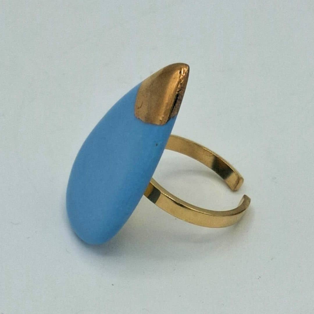Anillo en porcelana turquesa y oro "Colección lágrima"