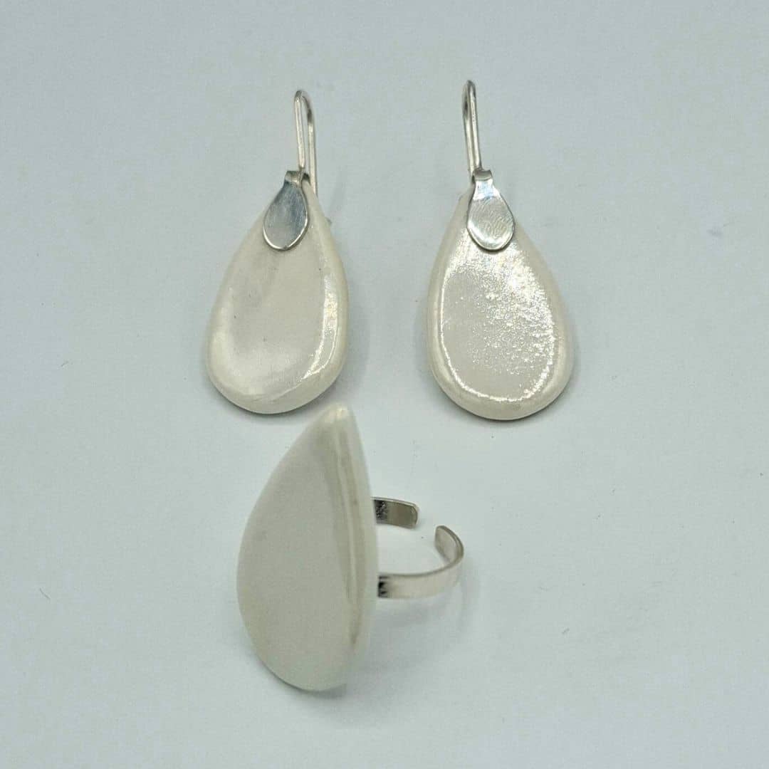 Pendientes en porcelana nacarada y plata de ley "Colección lágrima"