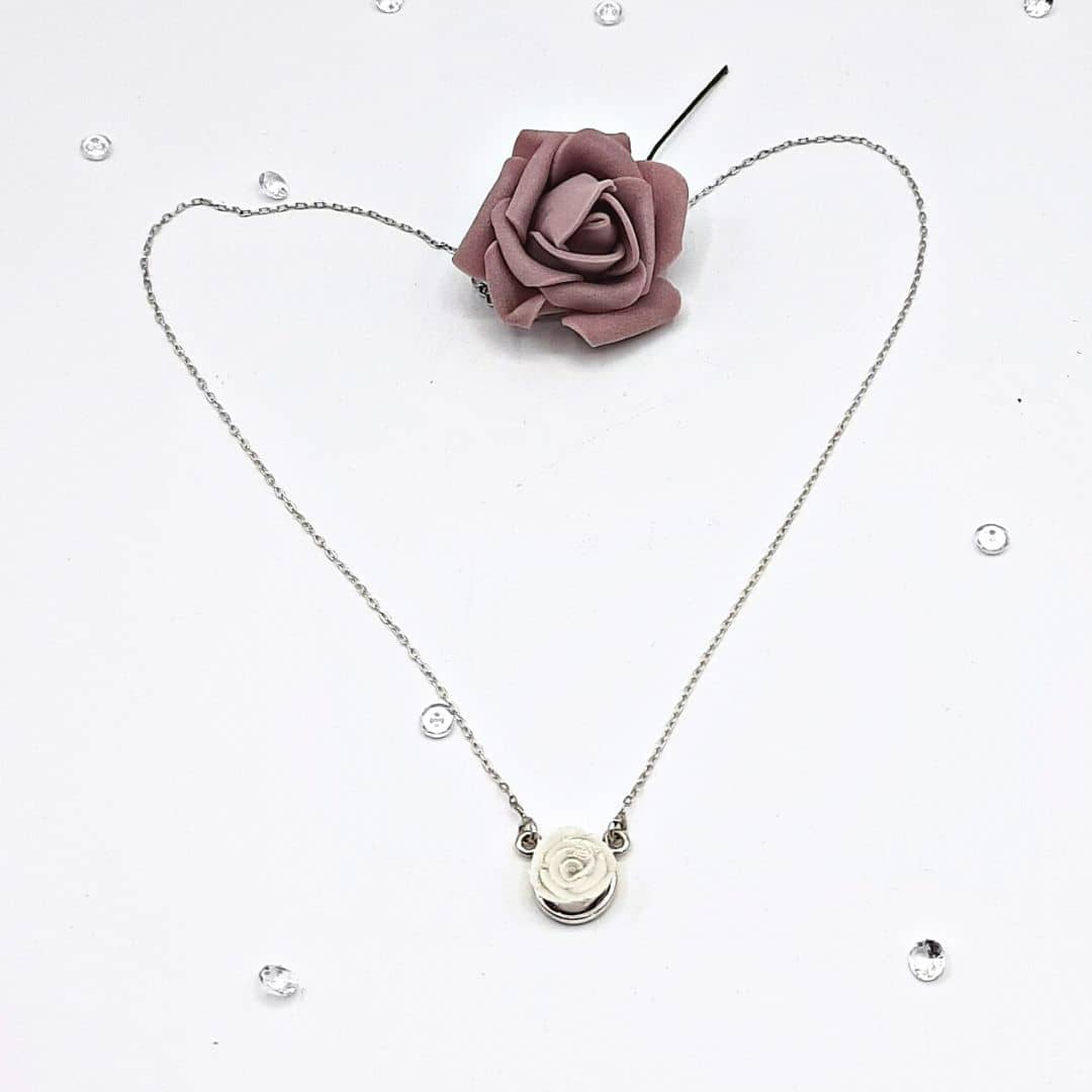 Collar Rosa blanca