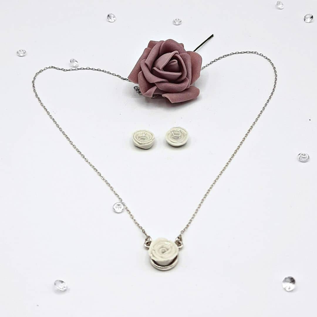 Collar Rosa blanca
