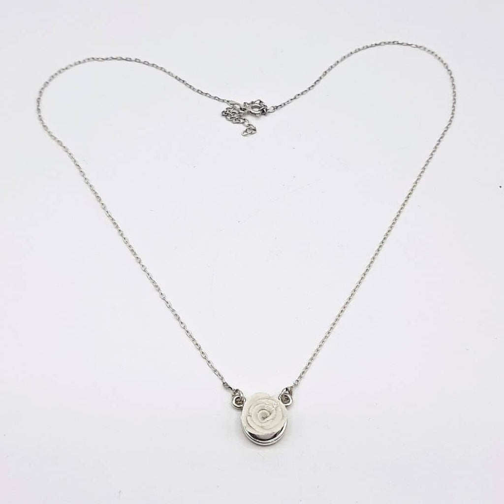 Collar Rosa blanca