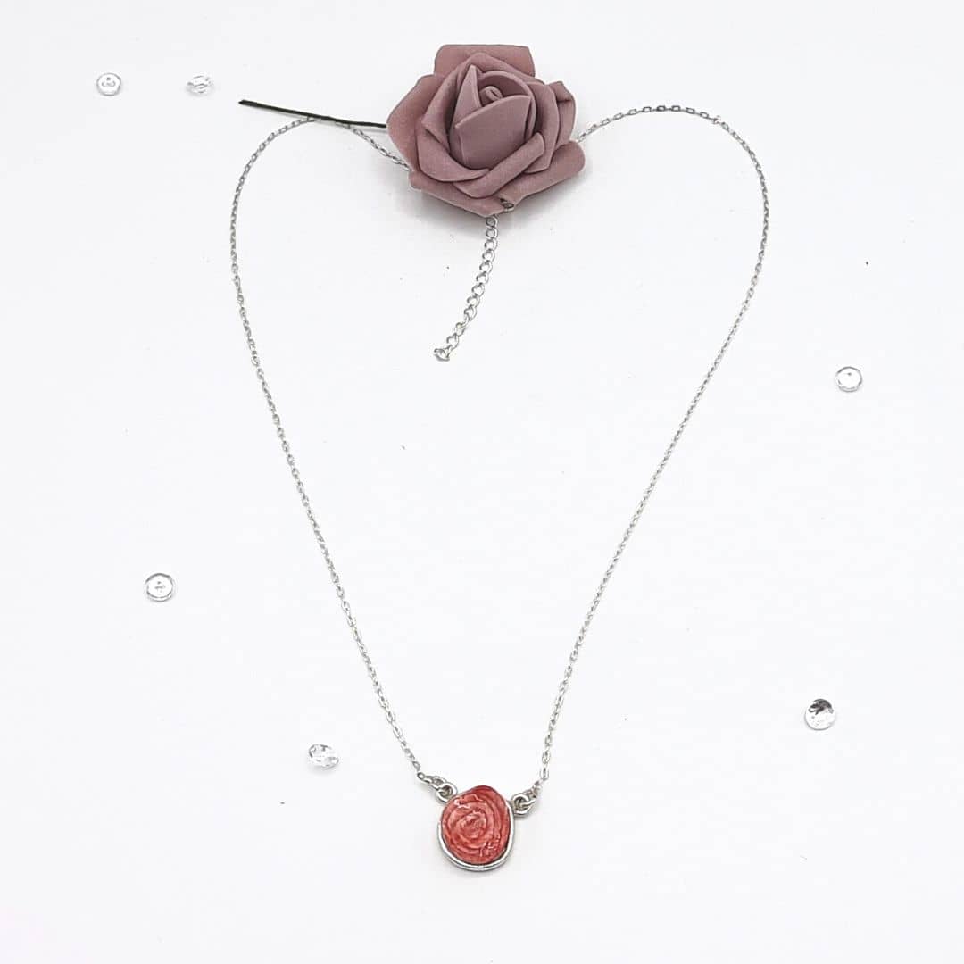 Collar Rosa roja