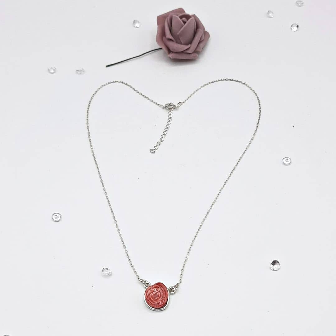 Collar Rosa roja