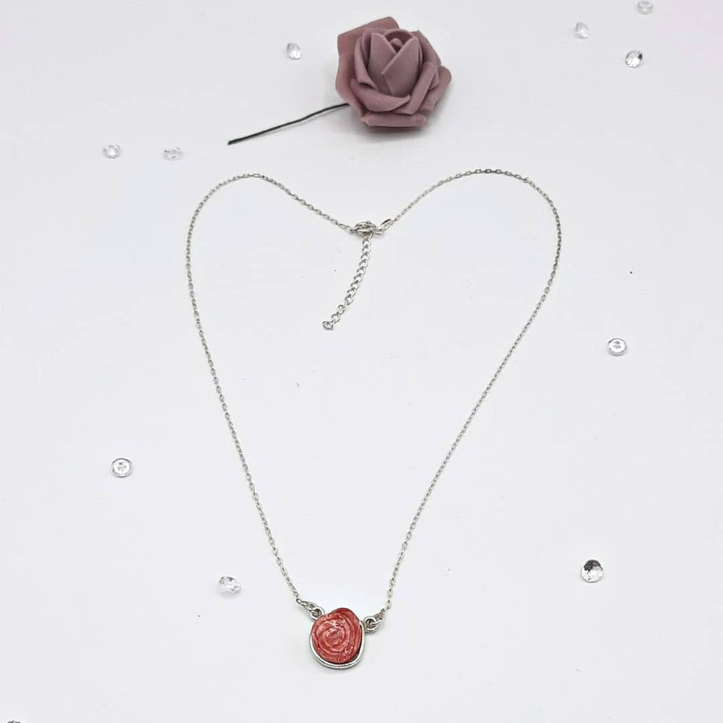 Collar Rosa roja