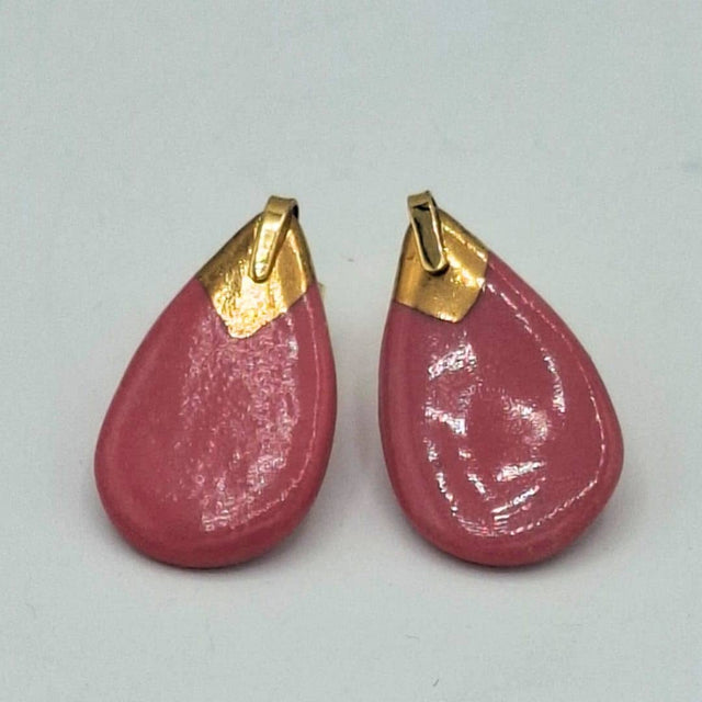 pendientes de porcelana rosa coral con oro"Colección lágrima"