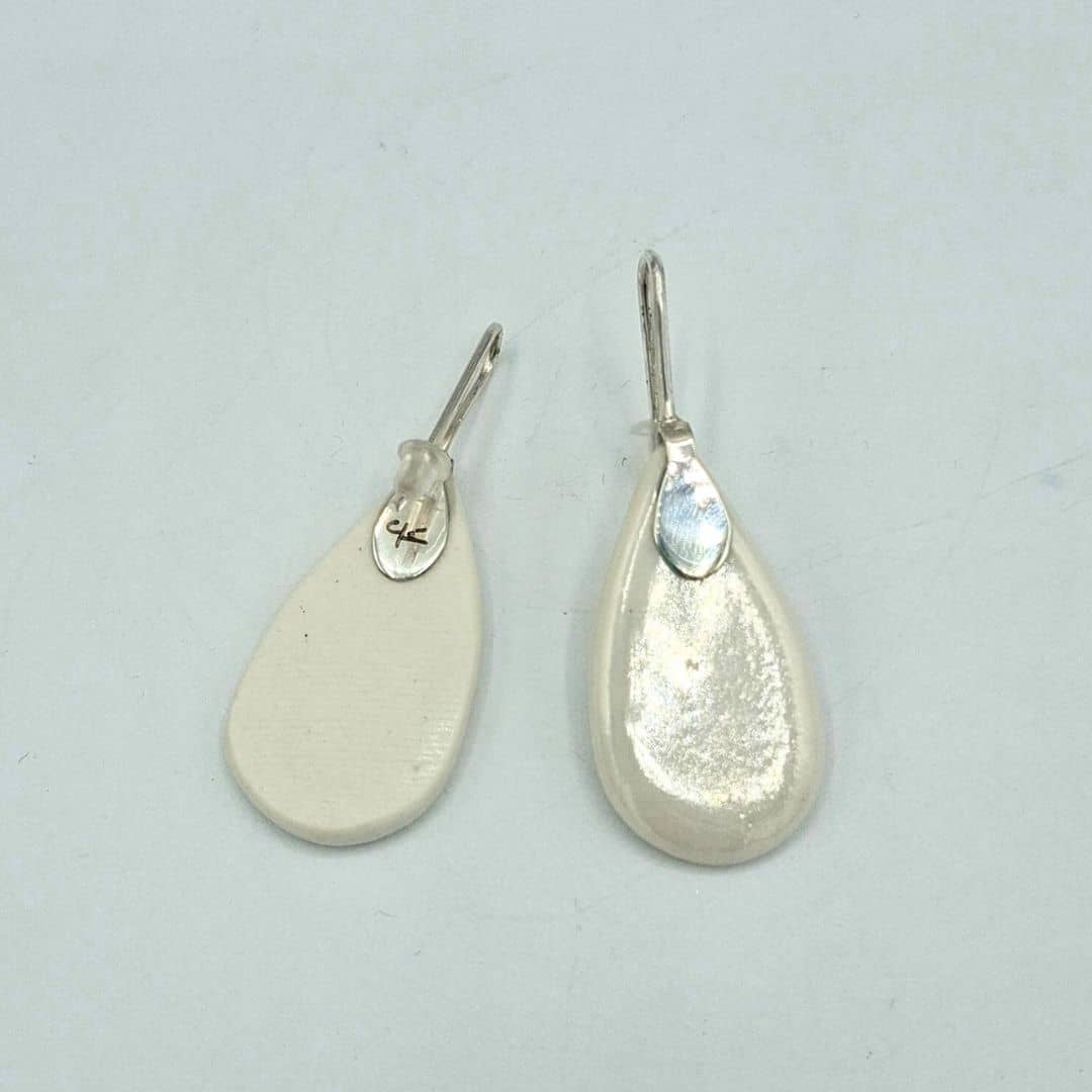 Pendientes en porcelana nacarada y plata de ley "Colección lágrima"