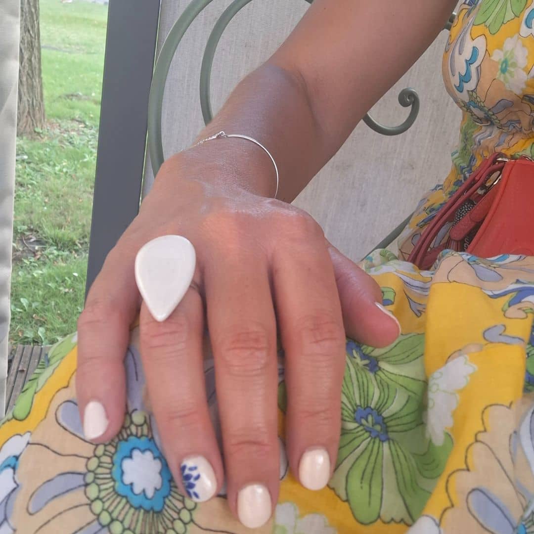 Anillo en porcelana nacarada – "Colección lágrima"